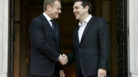 Туск намекна за край на транзитното преминаване на бежанците през Балканите