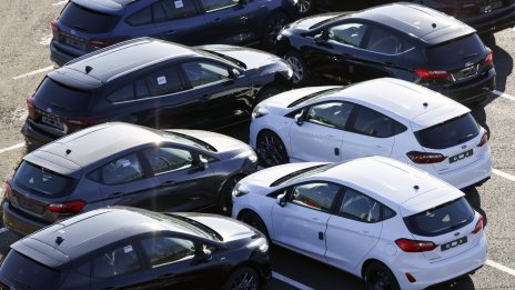 Делът на новите екологични автомобили в България расте за сметка на бензина и дизела