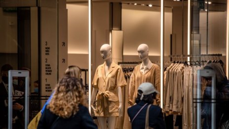 Насочването към домашно облекло срина печалбата на Inditex