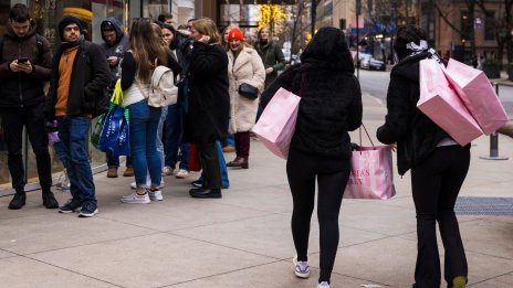 Потребителското доверие в САЩ се повишава до най-високото си ниво от над година