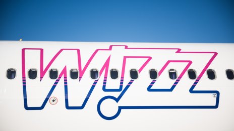 Wizz Air свива прогнозата за годишна печалба заради проблеми с двигателите и геополитическо напрежение