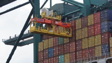 Търговският дефицит на България се свива с 21% към октомври