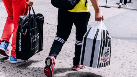 Оптимизмът около ваксините повишава потребителските настроения в САЩ