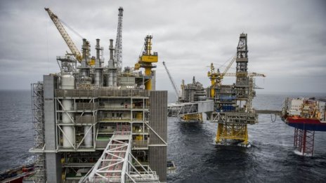 Очаква се плавно увеличение на цената на петрола през лятото