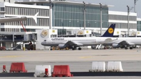 Авиокомпаниите по света са притиснати до стената на дълга