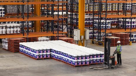 Един от най-големите производители на бои в света съкращава около 2000 работни места