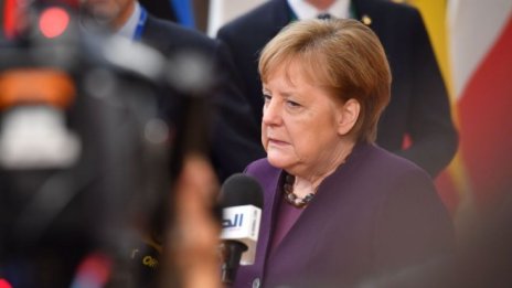 Натискът над Меркел да се откаже от "Северен поток 2" се засилва