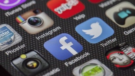 Apple ще забави новите функции на iOS, които Facebook посочи като проблемни