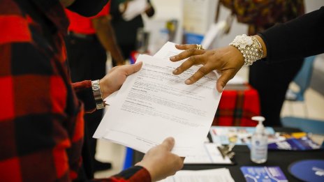 Броят на свободните работни места в САЩ спада през октомври