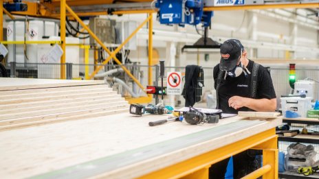 Шведската икономика изненадващо се ускорява, застрашавайки лихвената политика