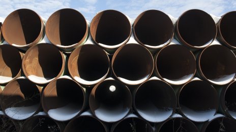 Русия губи още 43% от приходите от продажба на петрол и газ през март