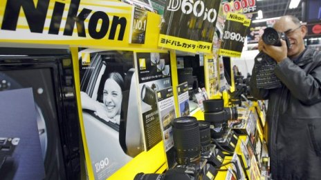 Задушават ли смартфоните бизнеса с висококачествени фотоапарати?