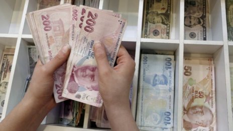 Турция се върна към дефицита след четири поредни месеца на излишък