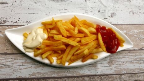 Коректно ли е кренвирши и майонеза да се продават с етикет "детски"?