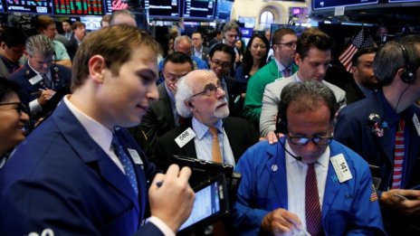 Обезценяването на акциите при производителите на чипове понижава Nasdaq*