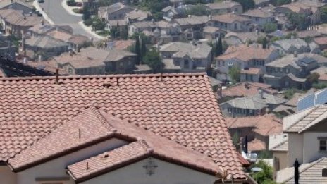 Намаляващите лихви карат все повече американци да рефинансират ипотеките си