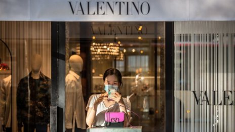 Valentino "отваря нова страница", реорганизирайки бизнеса си