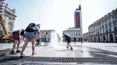 Европа се бори с гореща вълна