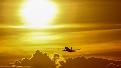 Товарен самолет на украинска авиокомпания катастрофира в Гърция с опасен товар*