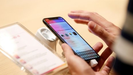 Apple свива целите си за производството на iPhone X?
