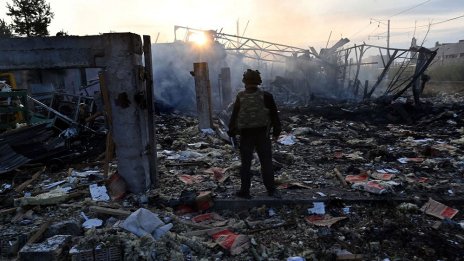 Западните партньори обещаха далекобойно оръжие и хеликоптери на Украйна