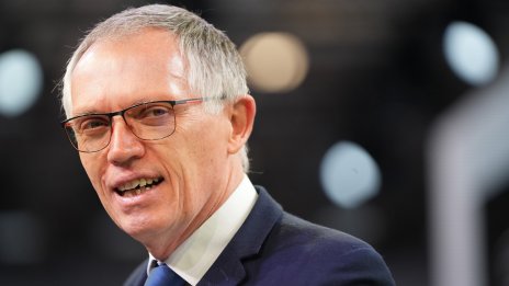 Карлос Таварес се оттегли от лидерския пост в Stellantis