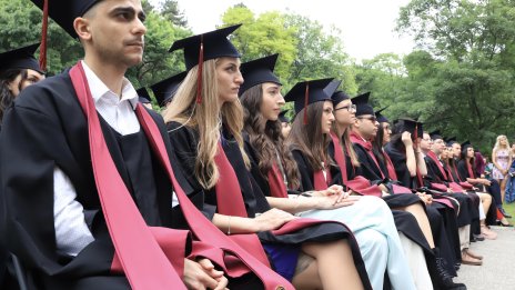 Таксата за обучение в държавните университети у нас ще бъде средно 1010 лв.