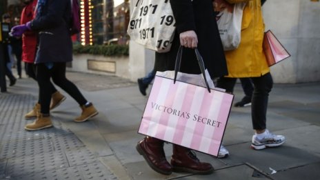 Собственикът на Victoria's Secret гледа с оптимизъм към първото тримесечие