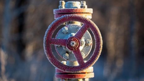 Barclays повиши прогнозата си за петролните цени заради застудяването в Тексас