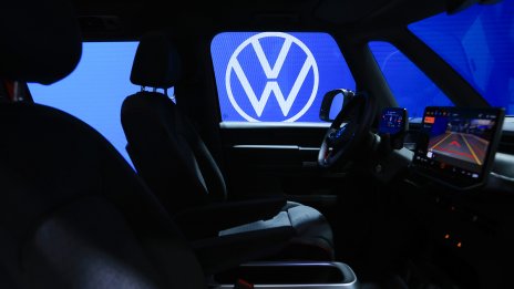 Работниците на Volkswagen в Германия се готвят да стачкуват 