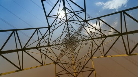 По-евтината енергия сви заводските цени у нас и през юли, но само на годишна база