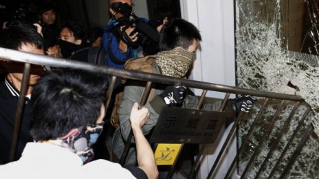 Поредни сблъсъци между полиция и демонстранти в Хонконг