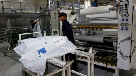 Заводите във Великобритания задържат продукцията около сегашните нива