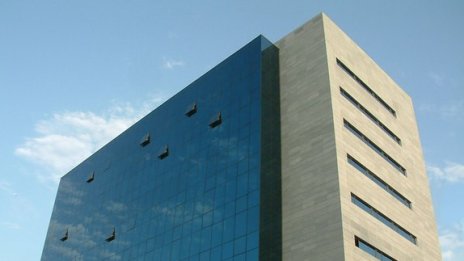 Дълговете, свързани с пазара на бизнес имоти в Европа, продължават да намаляват