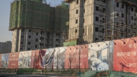 Търговията с акции на Evergrande и подразделенията ѝ беше спряна в Хонконг