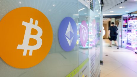 Цената на биткойна търси посока след 4 седмици на понижения