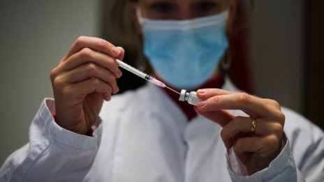Имат ли право работодателите да изискват ваксинация от служителите?