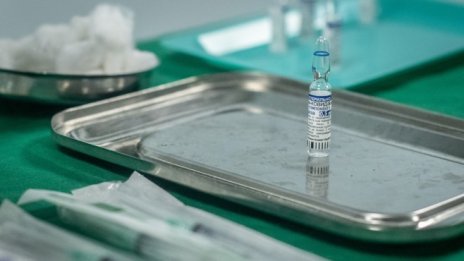 ЕК не води преговори за доставка на руската ваксина „Спутник V“