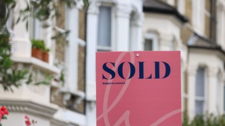 АЦБ: Ръстът на лихвите ще охлади жилищния пазар, но няма да доведе до срив