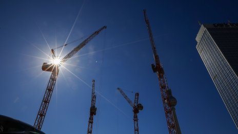 Инвеститори са теглели по 1 млрд. евро на месец от имотни фондове в Европа