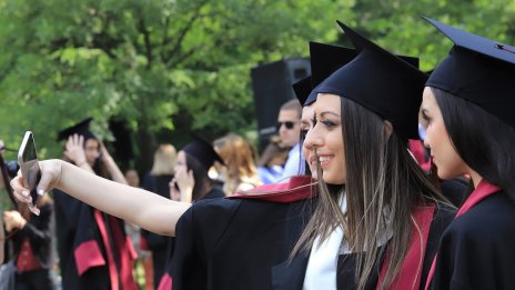 Университетите ще осигуряват до 400 места годишно за граждани с временна закрила у нас