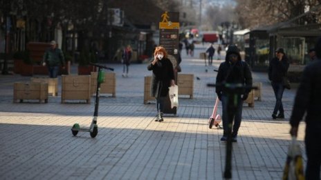 Купуваме 30 хиляди теста за COVID-19, вземаме респиратори от Китай