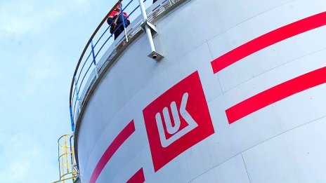 България отменя дерогацията за руския петрол, чиято цена вече доближава 90 долара