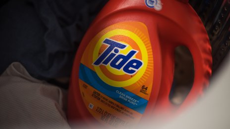 Продажбите на Procter & Gamble разочароват пазарите заради забавения ценови ръст