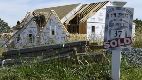 Строителството на еднофамилни жилища крепи имотния сектор в САЩ