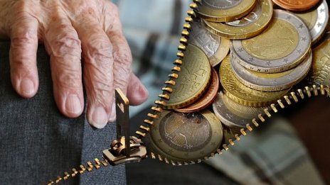 Правителството предлага ръст на социалната пенсия за старост с 5,7% от 1 юли