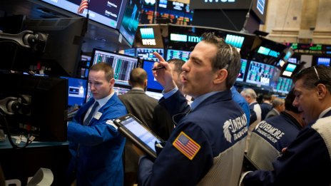 Новите данни за потребителските разходи дават тласък на щатските индекси*