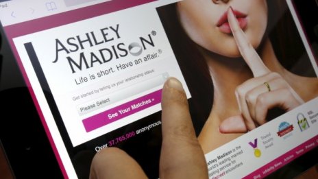 Хакери публикуваха данни от Ashley Madison