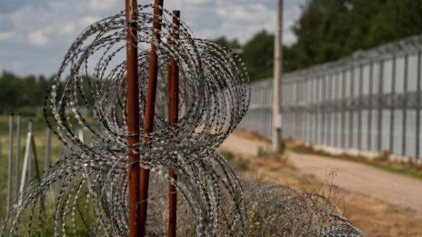 ЕС затяга санкциите срещу Беларус, докато САЩ се опитват да окуражат Минск