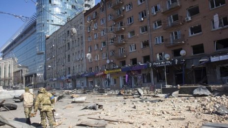 Зеленски: Русия има достатъчно ракети да унищожи Украйна град по град